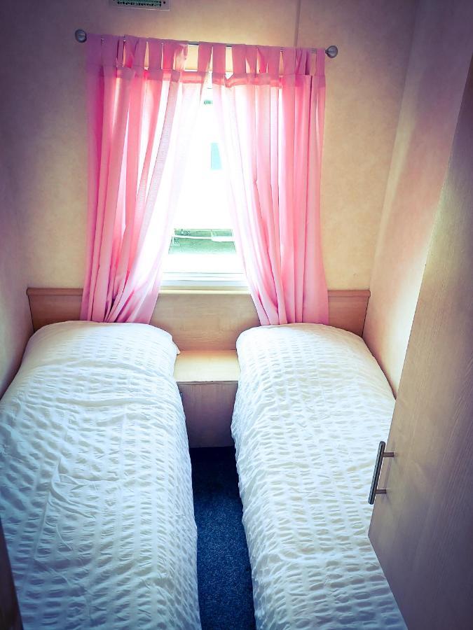 18 Nutmeg Grove Hotel Уидърнсий Екстериор снимка